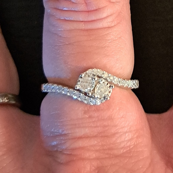 Diamond twist ring size 7 - Picture 2 of 9